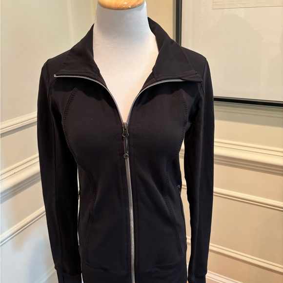 Lululemon Jacket 🖤 - Picture 7 of 7